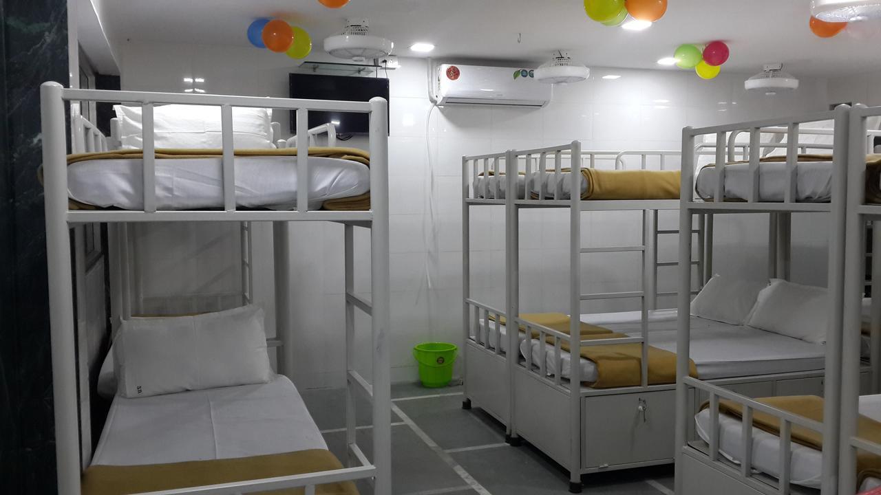 Star Dormitory Bombay Eksteriør billede
